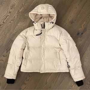 The Super Puff Shorty in MATTE PEARL from ARITZIA